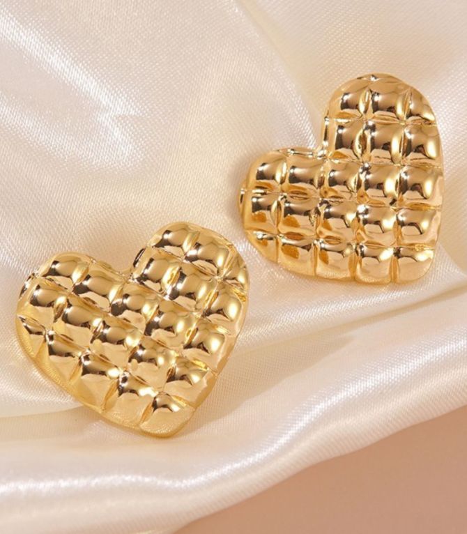 Aretes dorados corazón