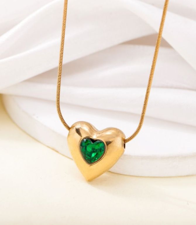 Collar diamond green encrusted heart