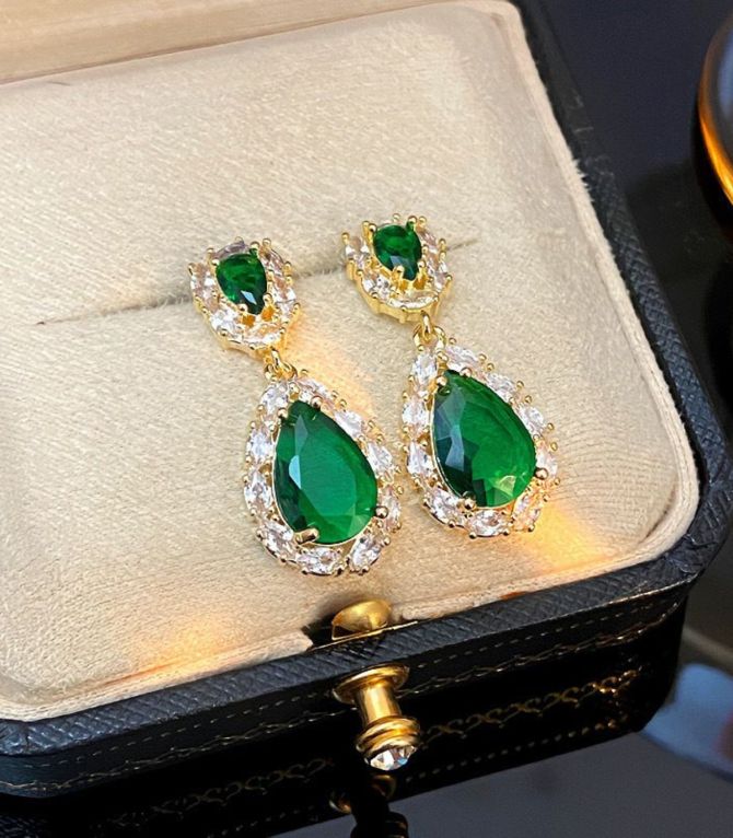 Aretes verdes con zirconias