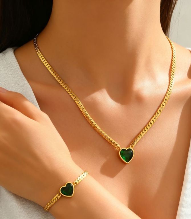 Collar corazón verde