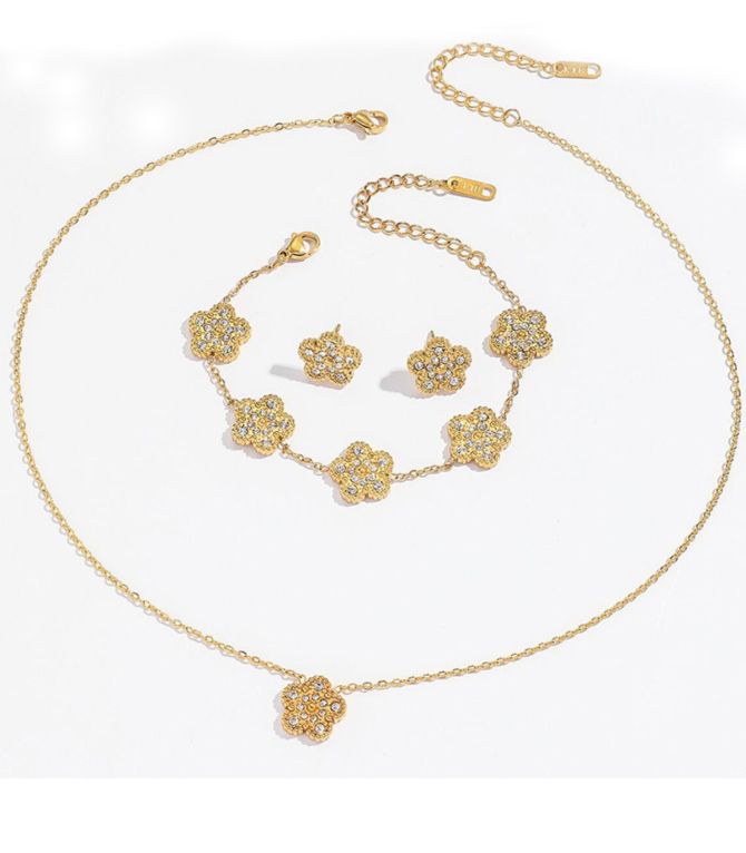 Set gold diamond clover