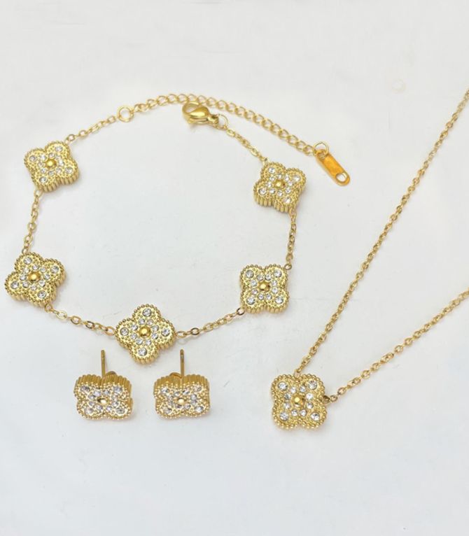 Set gold diamond clover