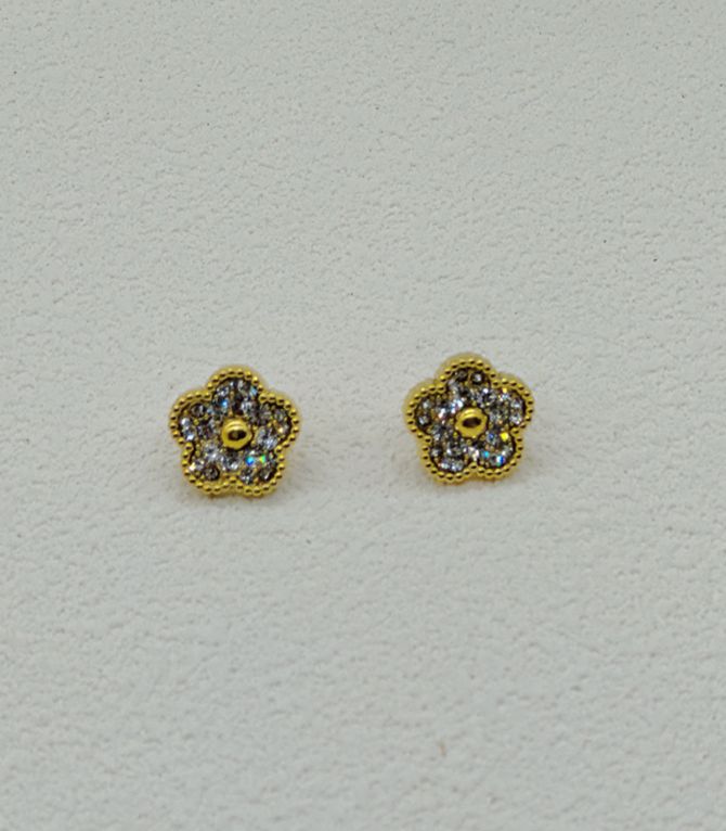 Aretes five leaf clover