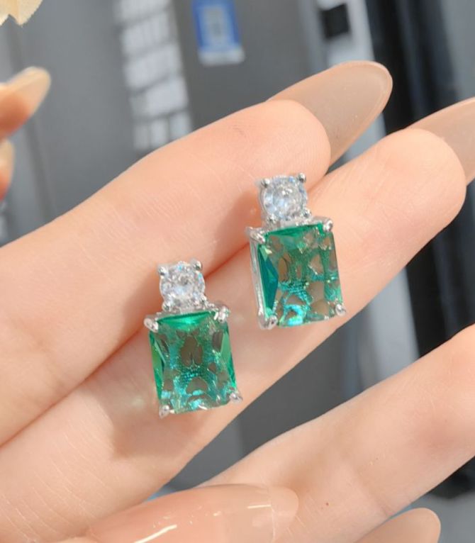 Aretes green diamond square