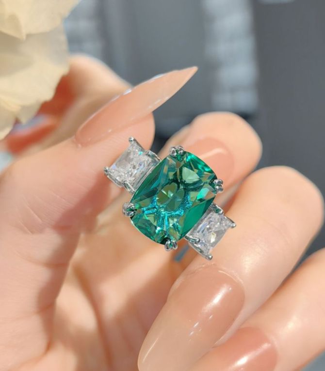 Anillo green diamond square