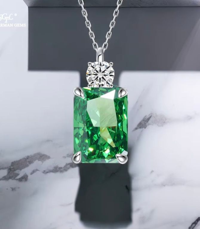 Collar green diamond square