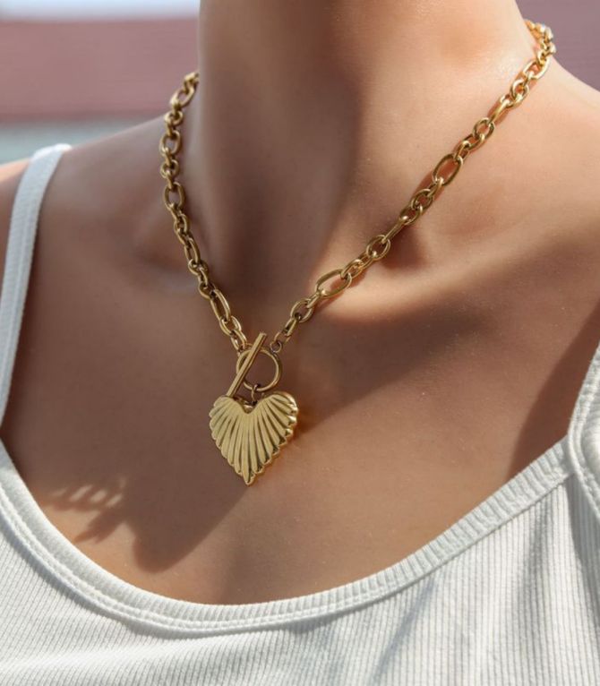 Collar buckle hollow heart