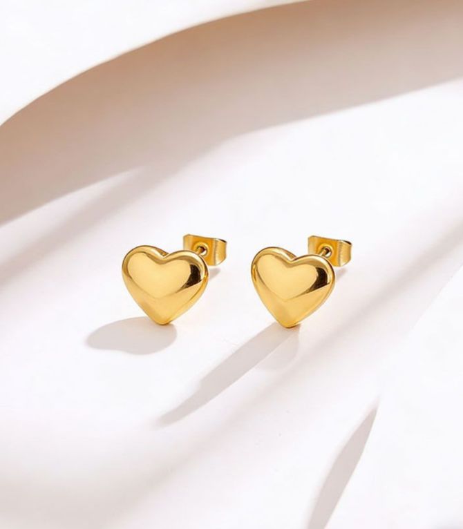 Aretes mini corazón dorado