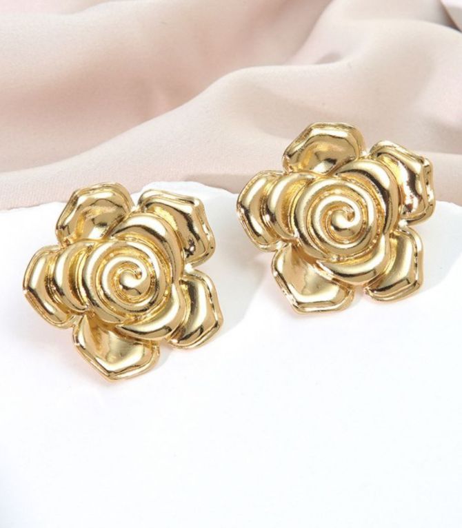 Aretes flor dorada