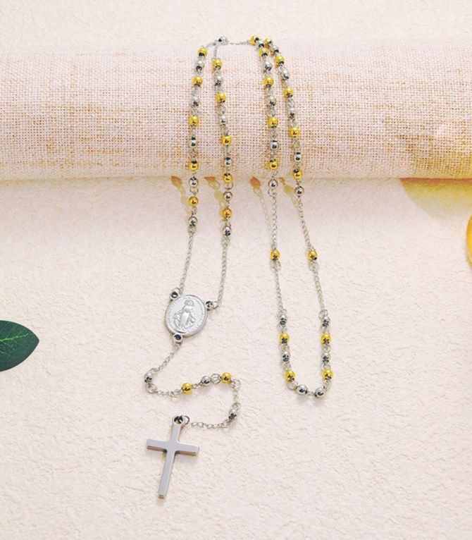 Collar bicolor portrait cross