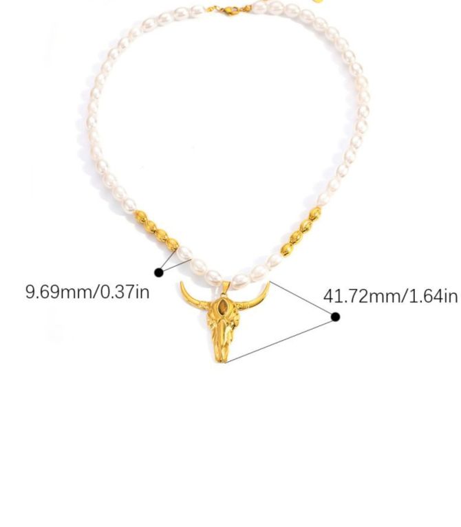 Collar pearl beaded bull