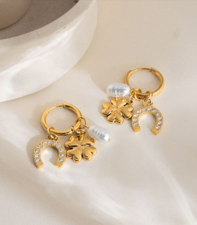 Aretes diamond horseshoe clover