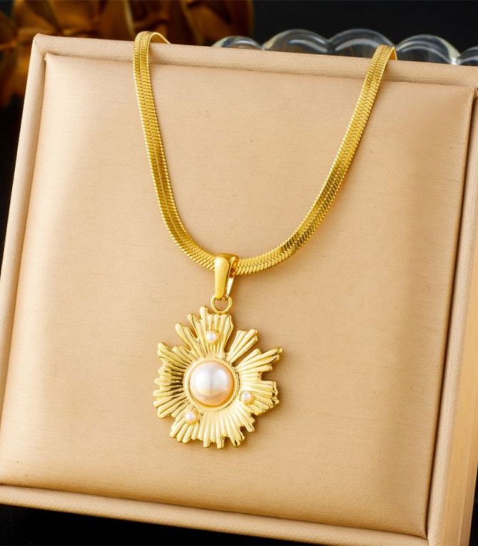 Collar flor con perlas