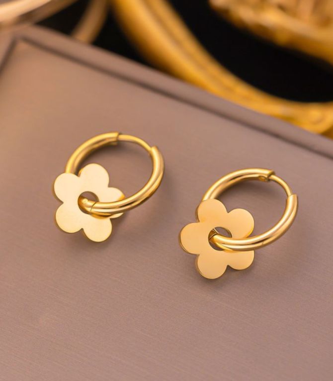 Aretes hollow flower