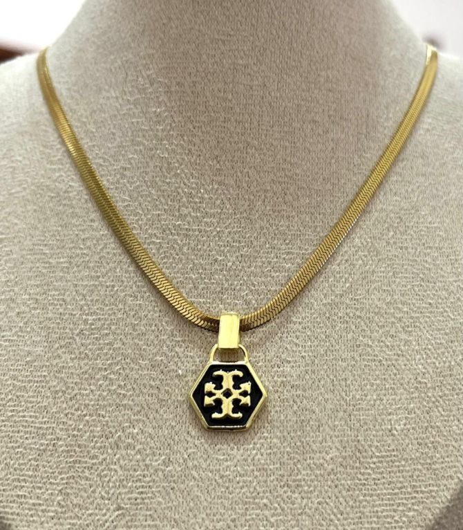 Collar dorado TT negro