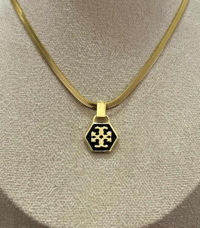 Collar dorado TT negro