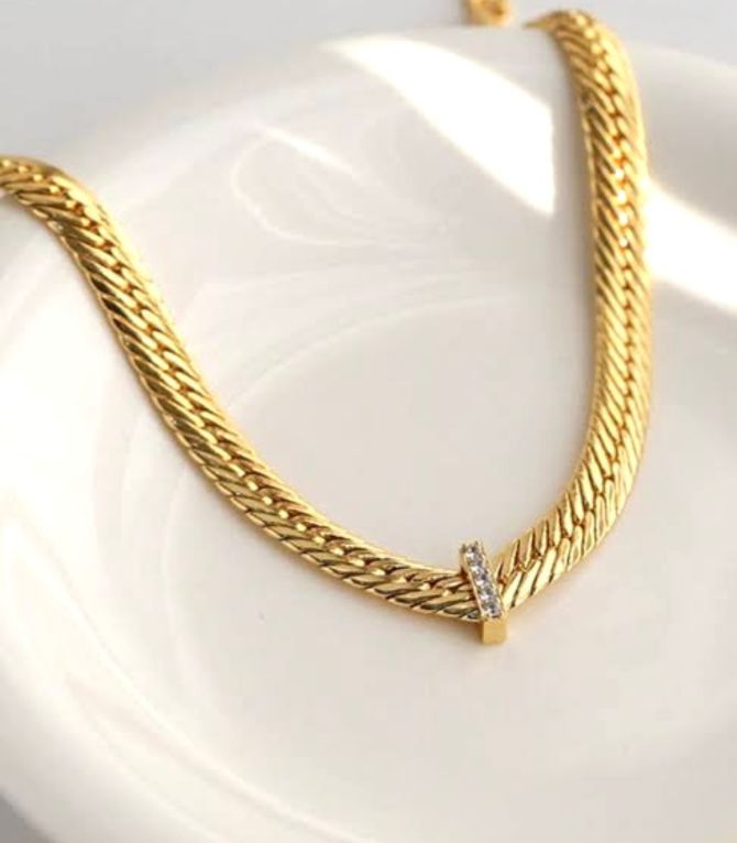 Collar white diamond