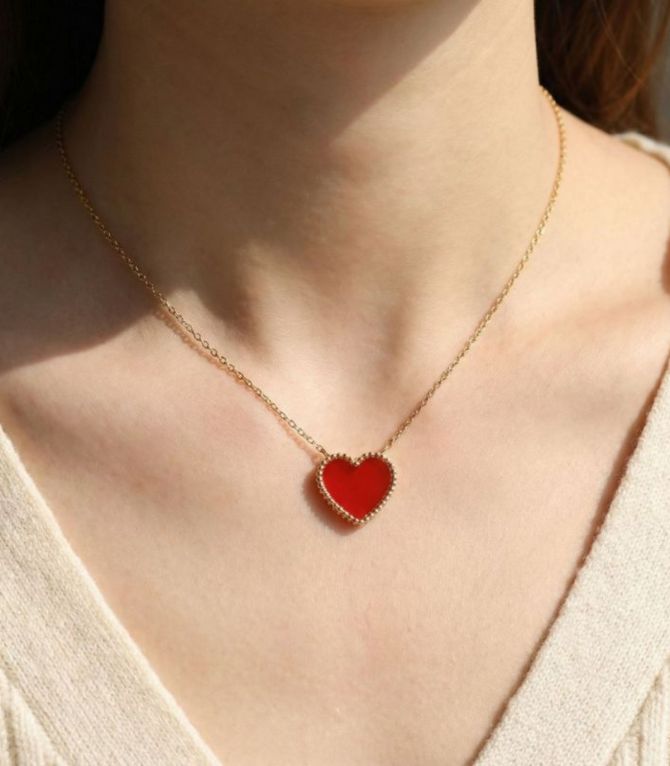 Collar corazón rojo