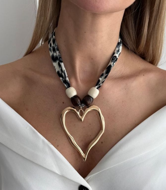 Collar black heart leopard print