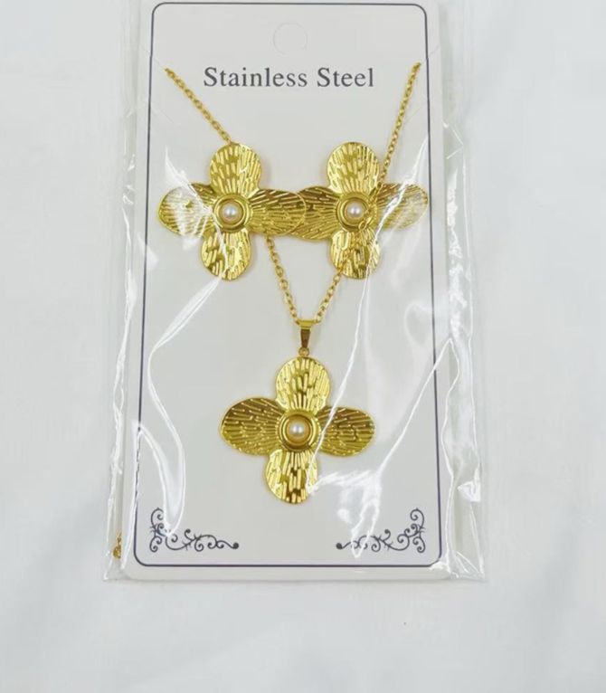 Collar set pearl petal