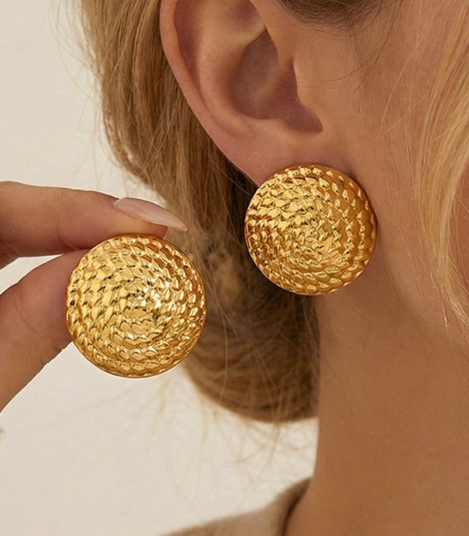 Aretes dorados redondos