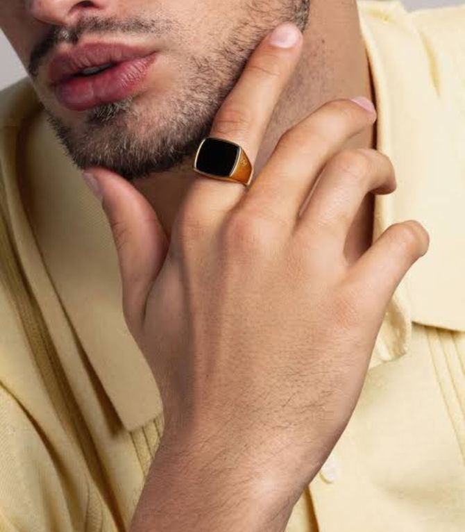 Anillo dorado y negro 5