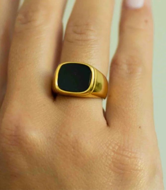 Anillo dorado y negro 5