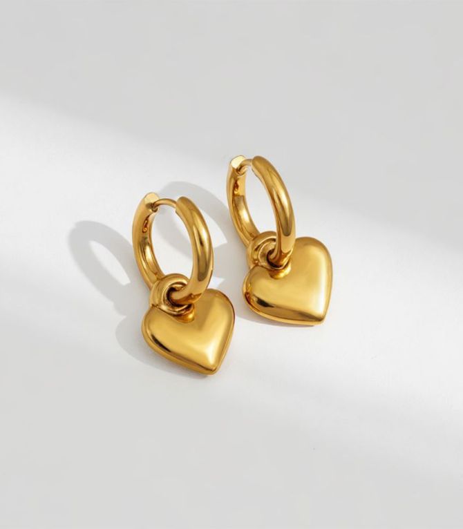 Aretes doraddos argolla con corazón