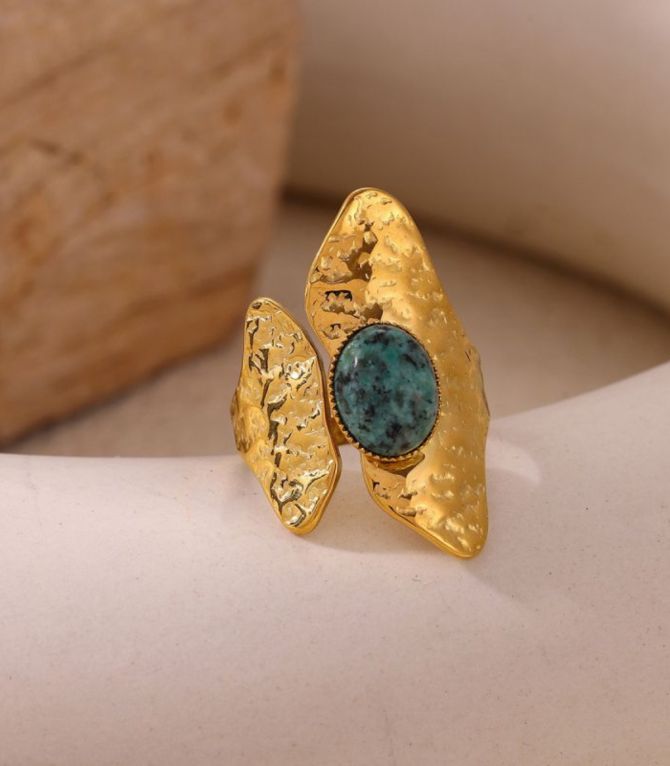 Anillo natural stone shaped