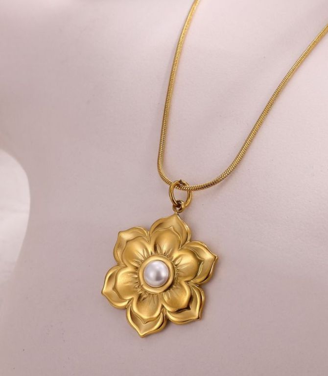 Collar flor con perla