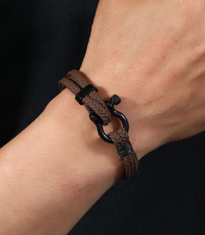 Brazalete brown horseshoe buckle