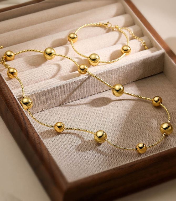 Collar gold bead