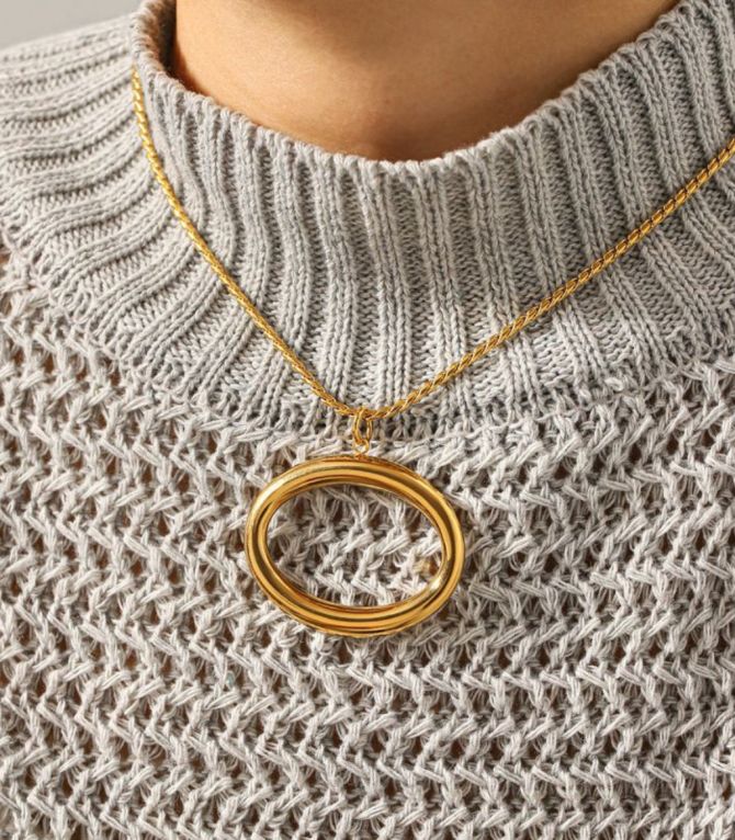 Collar gold openwork oval