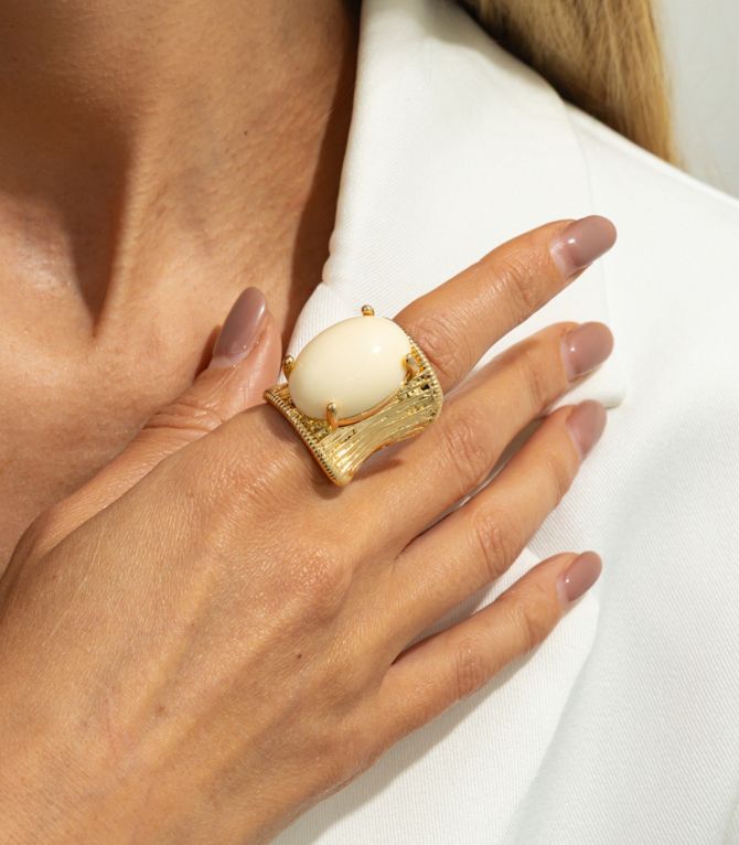 Anillo cream resin oval