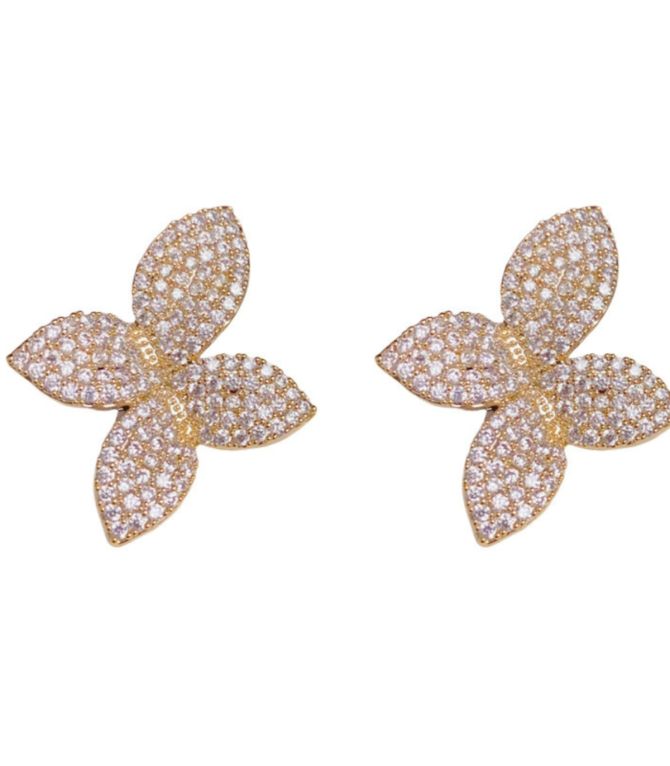 Aretes dorados pétalos