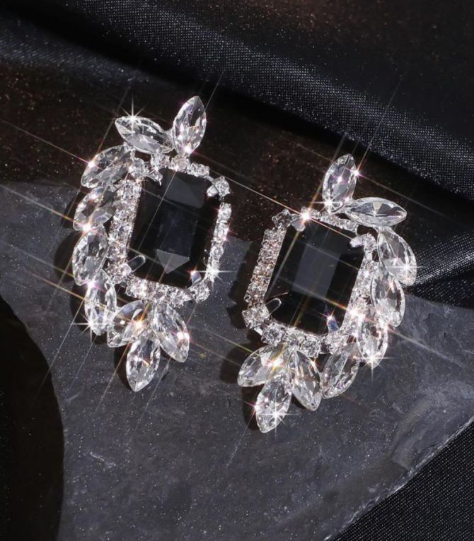 Aretes negros