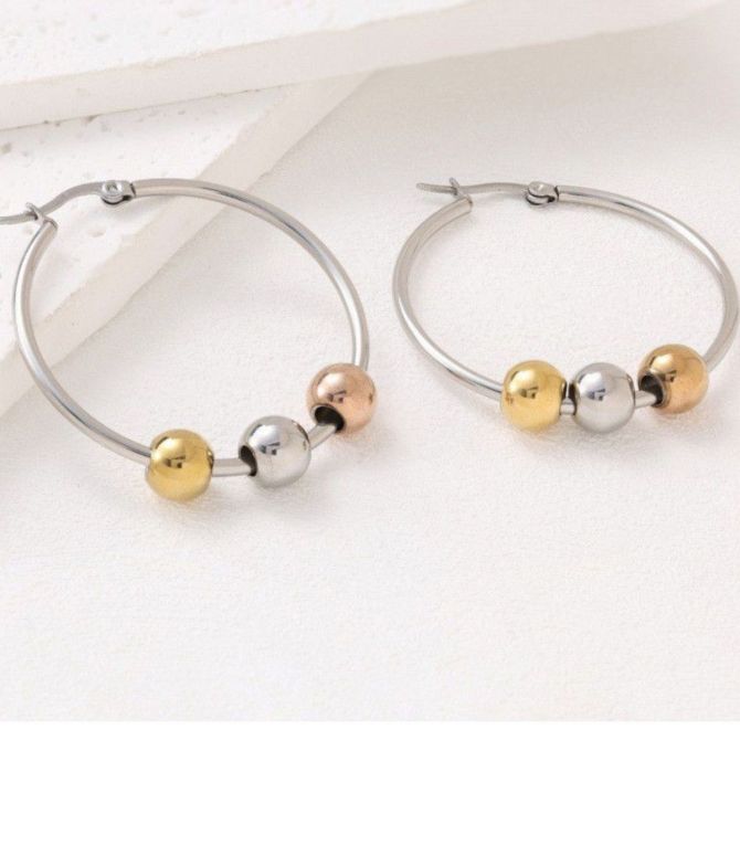 Aretes colored interlocking ring