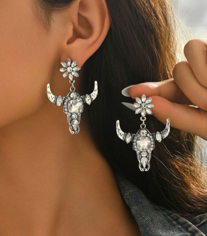 Aretes bull's head flower