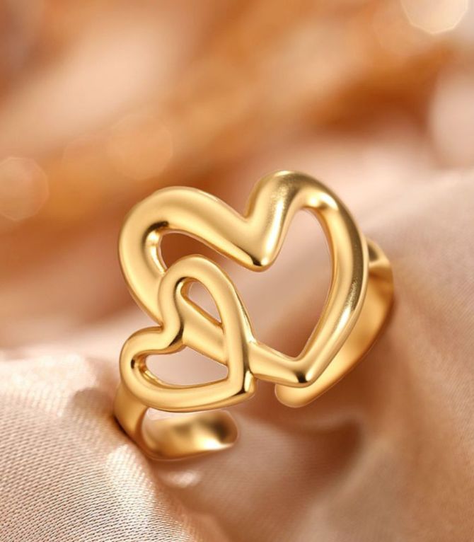 Anillo dorado abierto corazón