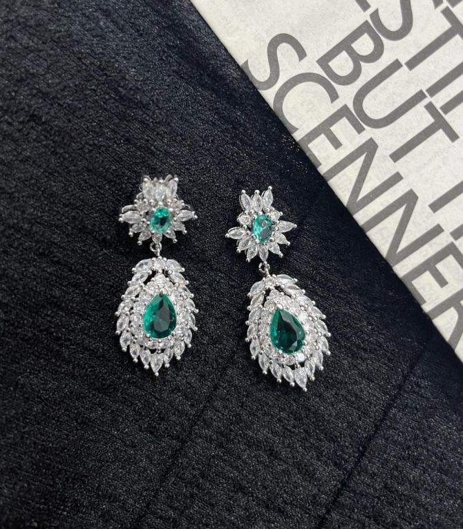 Aretes green diamond oval