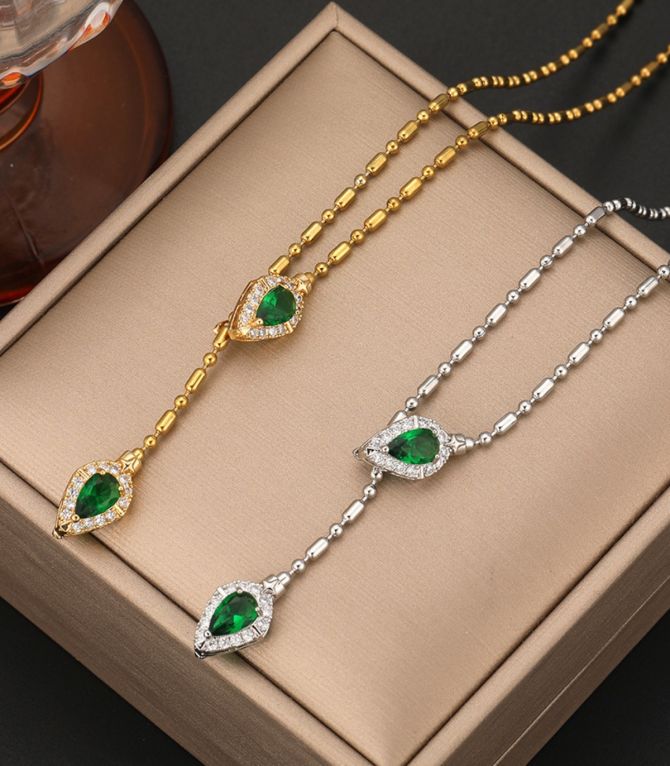 Collar silver diamond snake