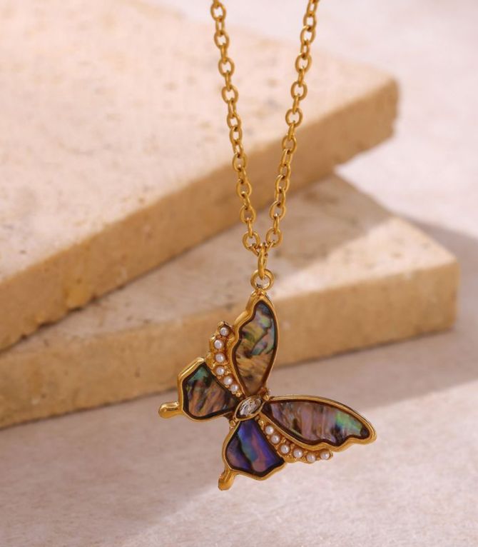 Collar diamond colored butterfly