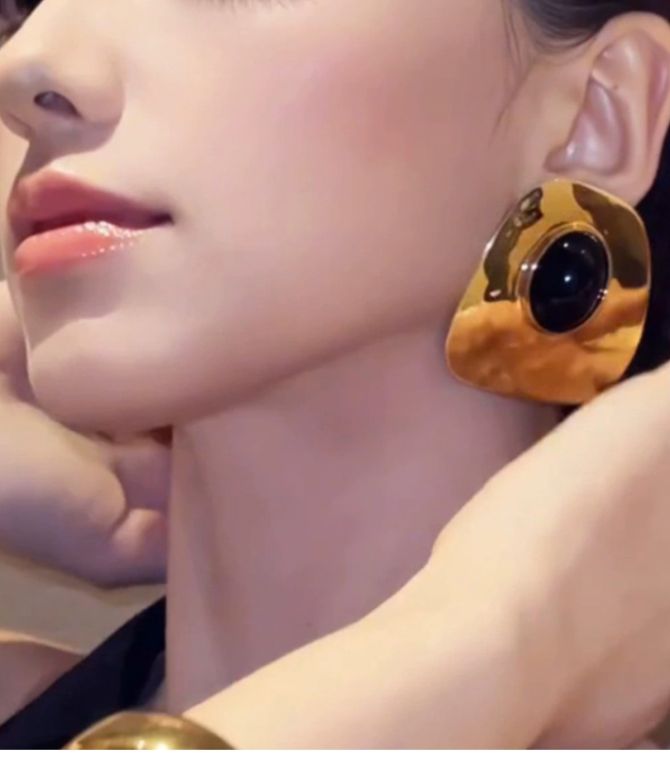 Aretes negros geométricos