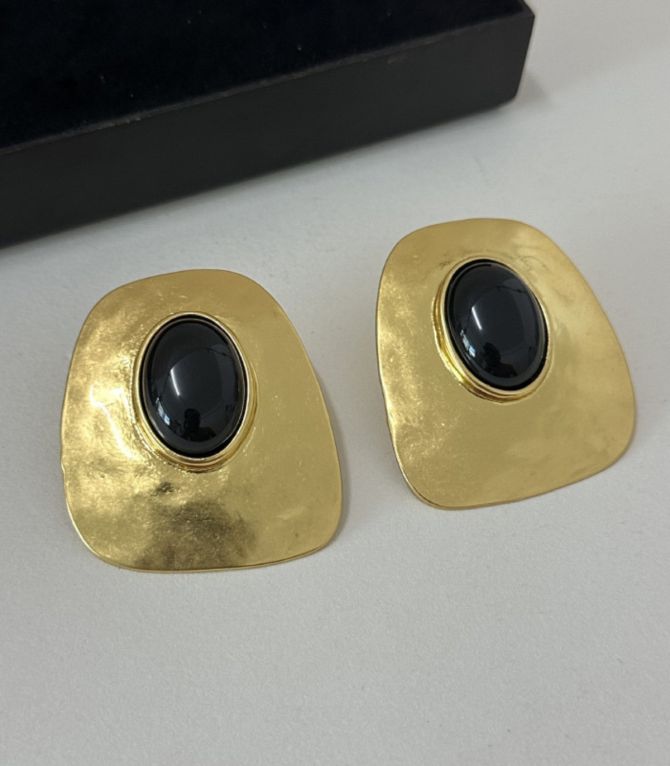 Aretes negros geométricos