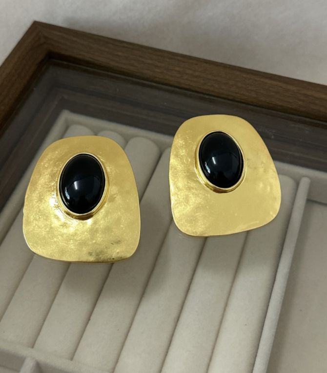 Aretes negros geométricos