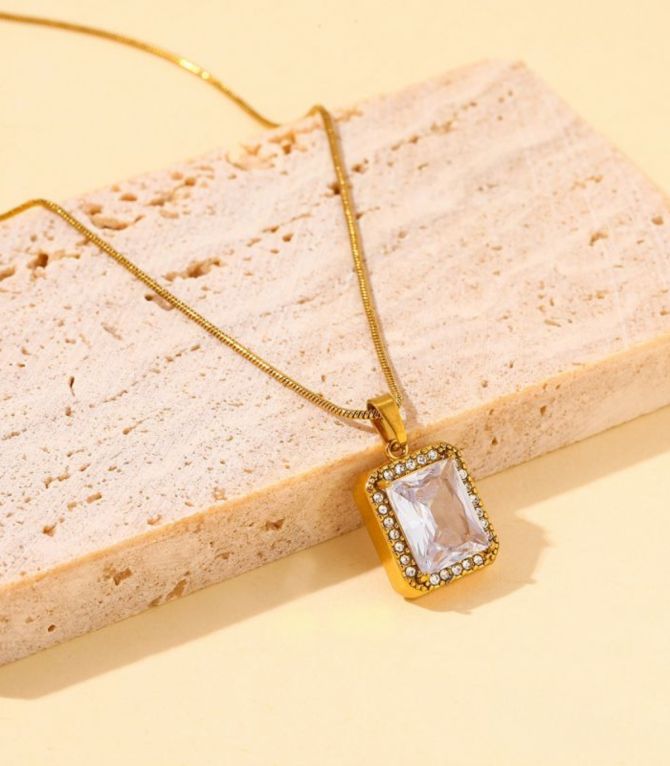 Collar cuadro con zirconias