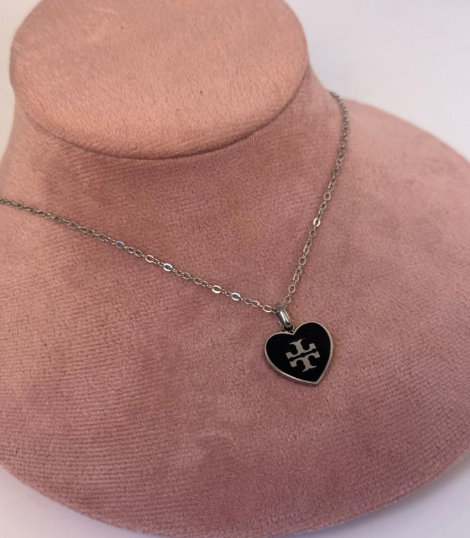 Collar TT corazón negro