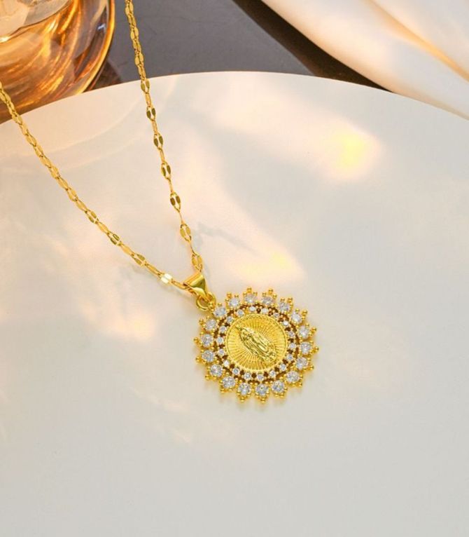 Collar virgen con zirconias