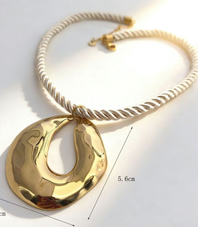 Collar shaped irregular