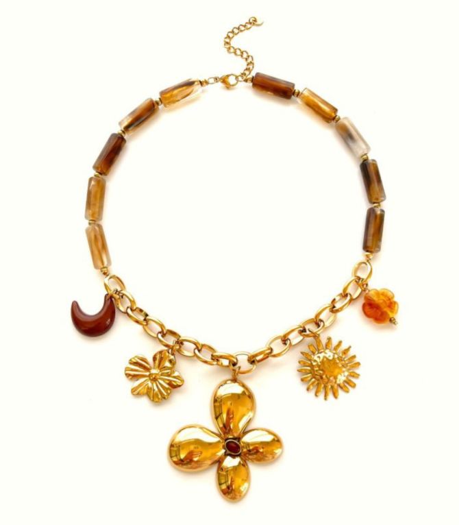 Collar beaded flower